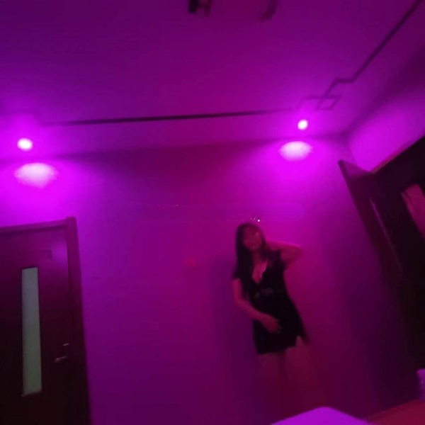 红楼新苑西门蒙a烤羊腿旁边，从